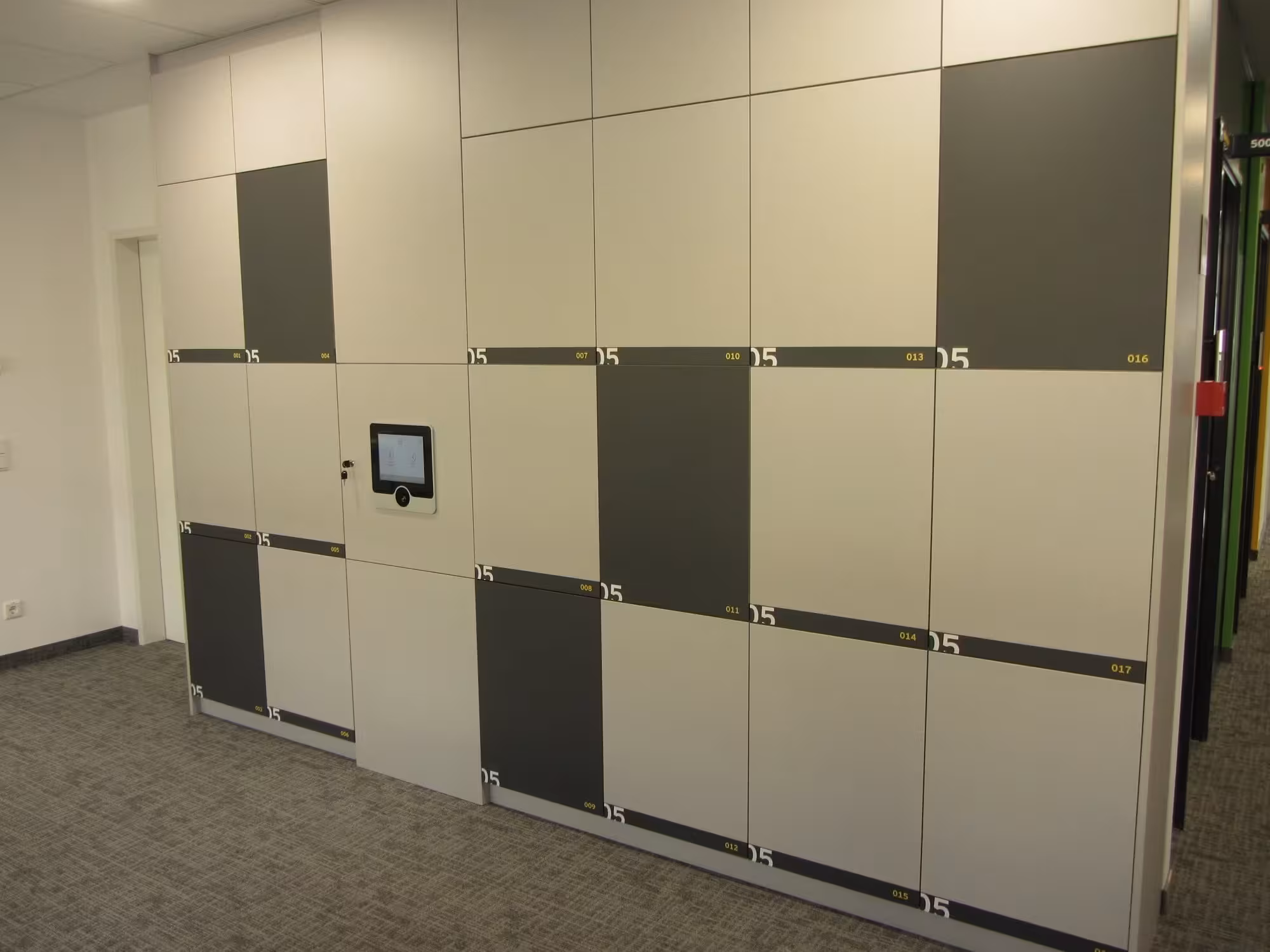 ABW office lockers with Metra system