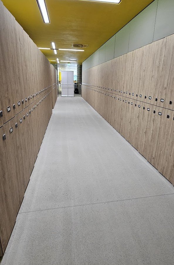 Metra access control and lockers for pool guests Metra access control and lockers for pool guests