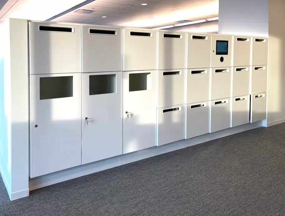 Personal lockers with Metra system at Financial institutionPersönliche Schließfächer mit Briefschlitzen Persönliche Schließfächer mit Briefschlitzen
