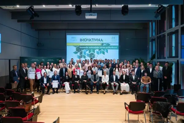 plug & play pametni sistem za omarice nagrada za inovacijo 2026 1 plug & play pametni sistem za omarice nagrada za inovacijo GZS 2026